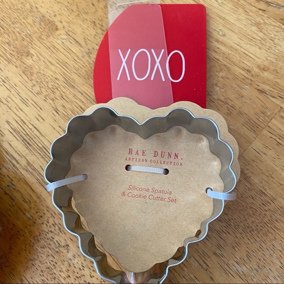 Rae Dunn XOXO & BE MINE Spatula & Cookie Cutter Set of 2 BRAND NEW!! - Picture 3 of 3